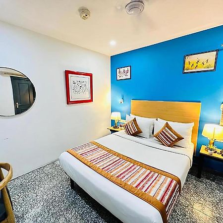 Hotel Golden Saffron By Qotel-Punjabi Bagh New Delhi Exterior photo