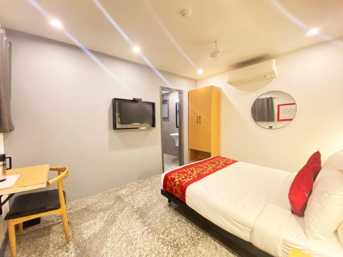 Hotel Golden Saffron By Qotel-Punjabi Bagh New Delhi Exterior photo