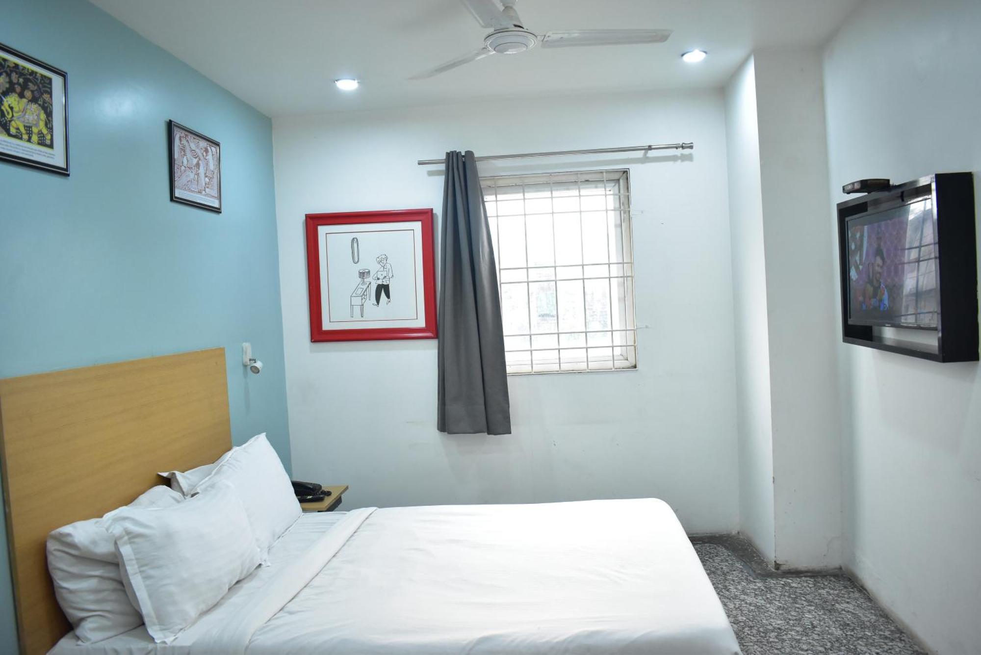 Hotel Golden Saffron By Qotel-Punjabi Bagh New Delhi Exterior photo