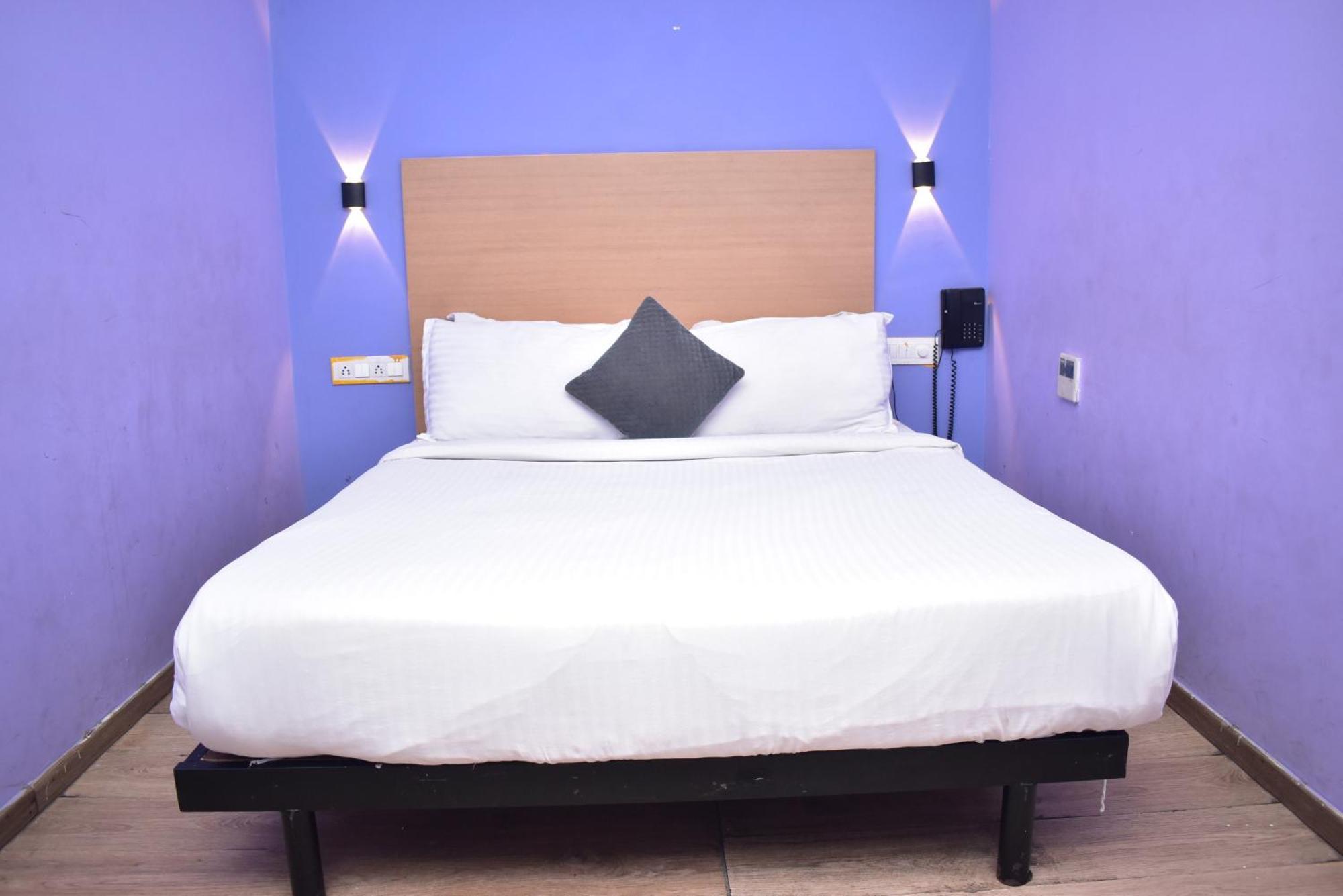 Hotel Golden Saffron By Qotel-Punjabi Bagh New Delhi Exterior photo