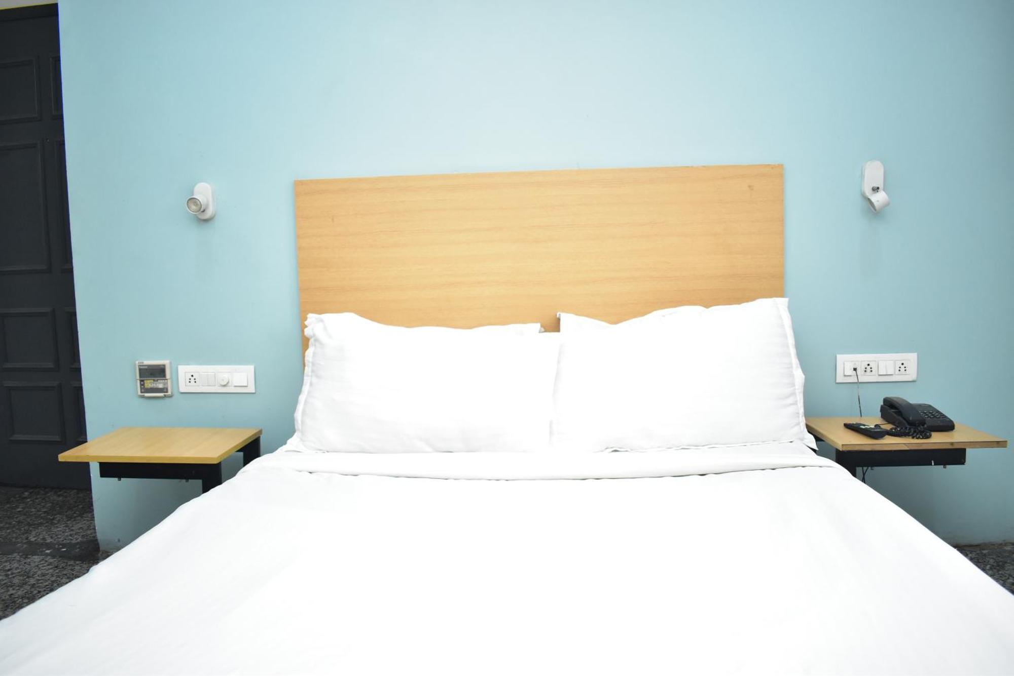 Hotel Golden Saffron By Qotel-Punjabi Bagh New Delhi Exterior photo